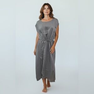 EUROPEAN CULTURE Women’s Size M Short Cap Sleeve Round Neck Midi Dress in Pewter
